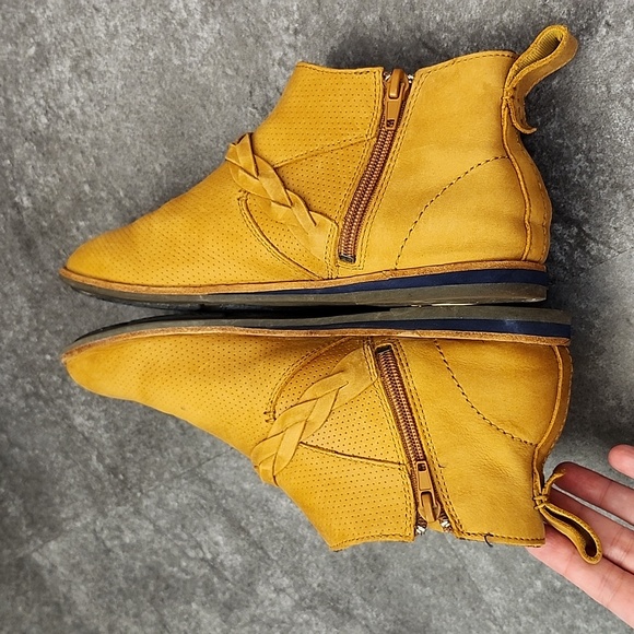 Olukai tan brown ankle desert style Ho'olu bootie size 7 - Picture 4 of 8